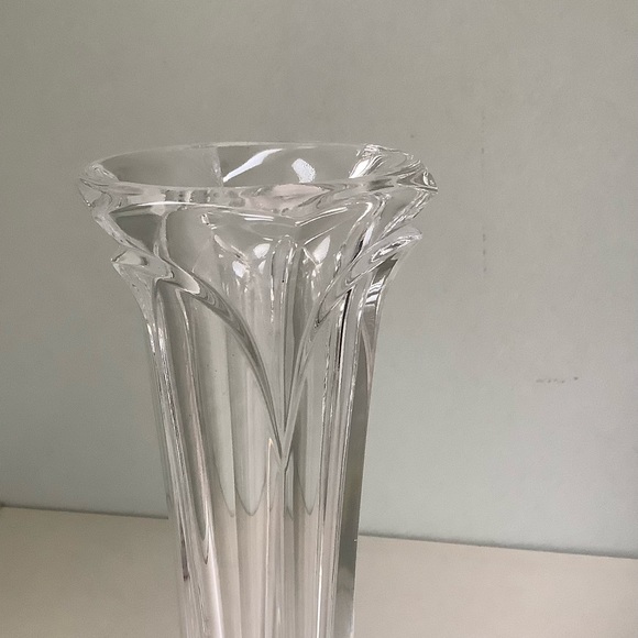 EUC Crystal 3 footed petal bud vase - Picture 3 of 11